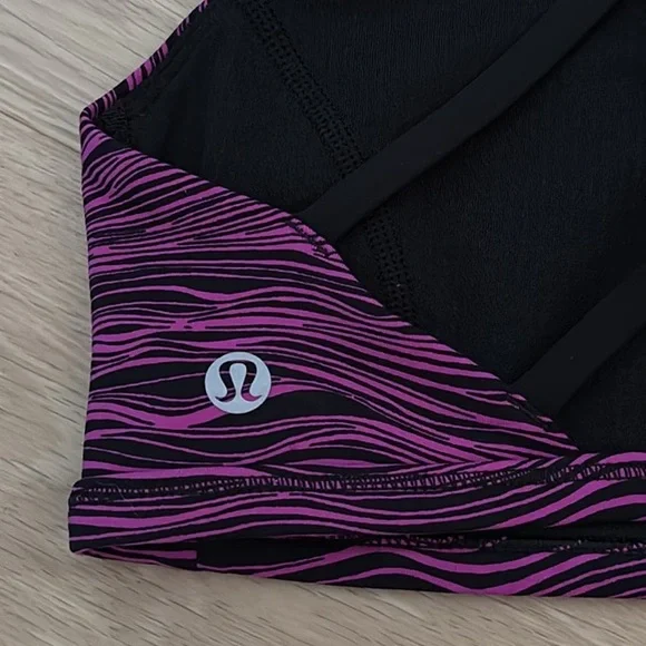 LULULEMON Sz 4 Free To Be Tranquil Bra Life Lines Polar Pink Black Luxtreme - 4 - Picture 8 of 10
